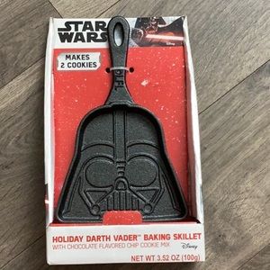 Star Wars Holiday Darth Vader baking skillet